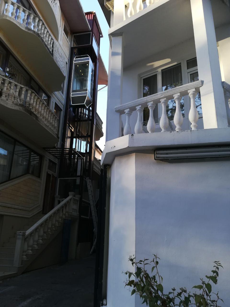 Img: Slide